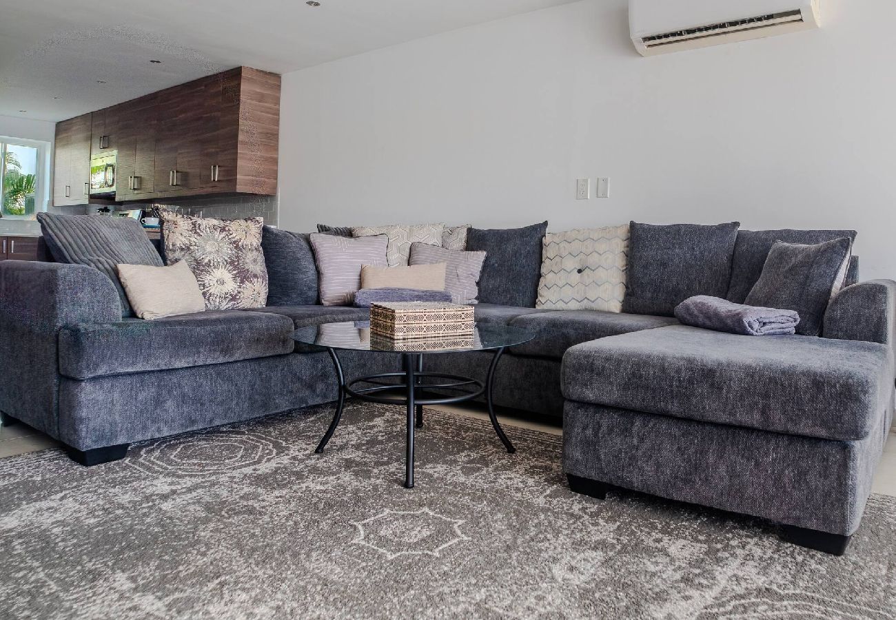 Villa in Jolly Harbour - Luxury Modern Waterfront Villa | Crystal Waters
