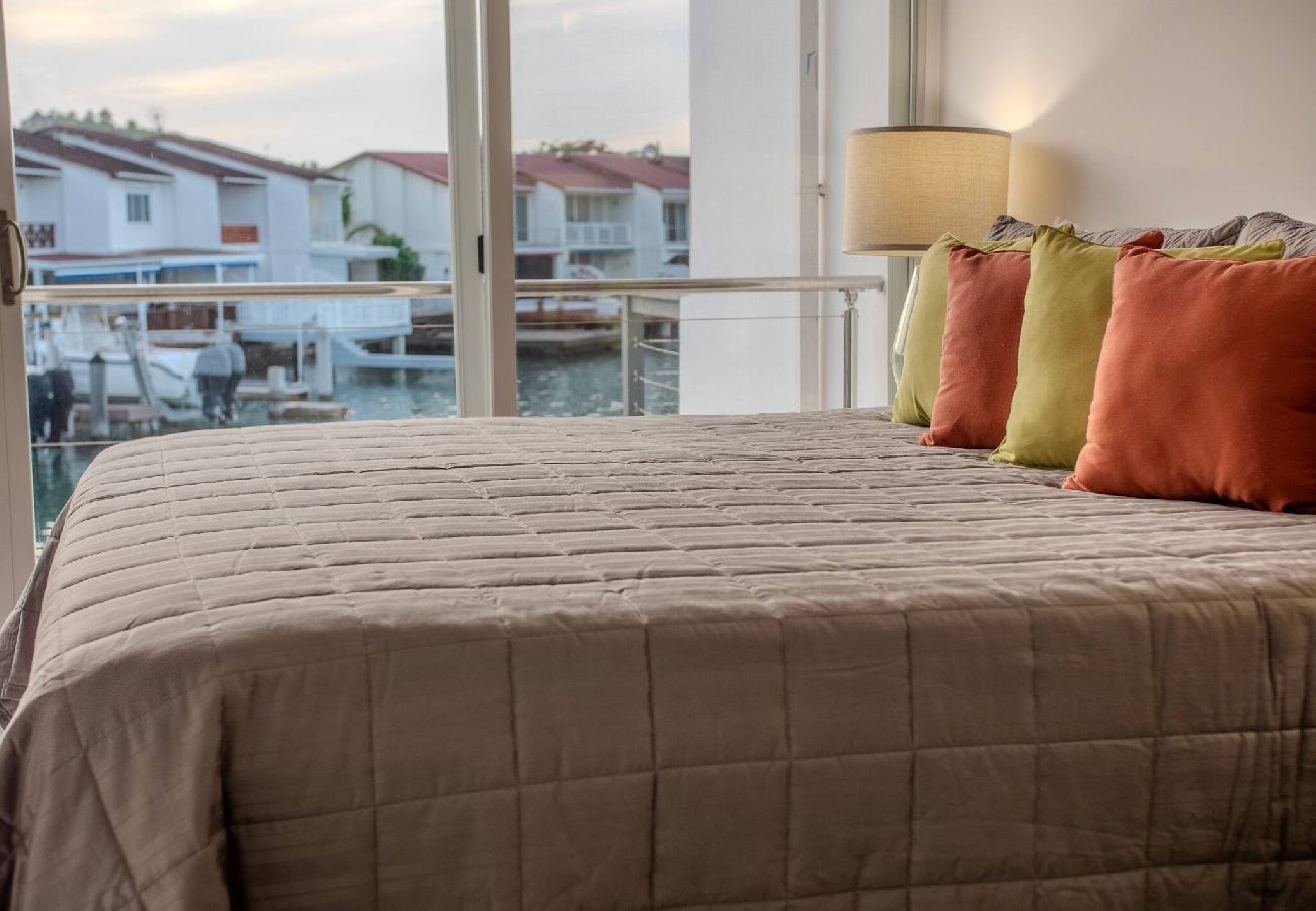 Villa in Jolly Harbour - Luxury Modern Waterfront Villa | Crystal Waters