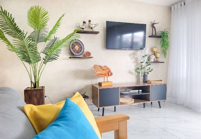 Villa in Jolly Harbour - Lazy Gecko Stylish with spacious deck