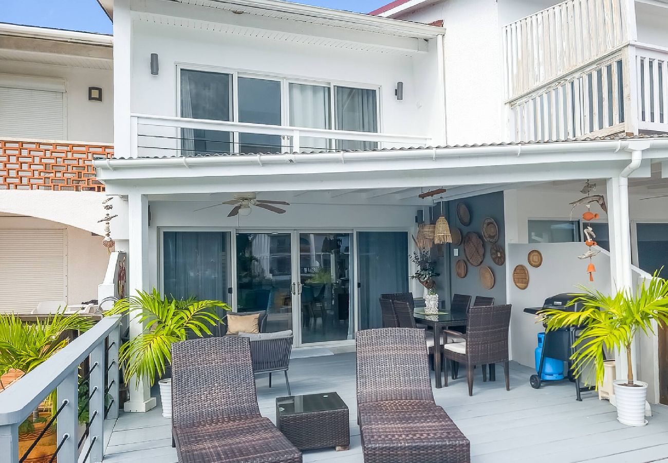 Villa in Jolly Harbour - Lazy Gecko Stylish with spacious deck