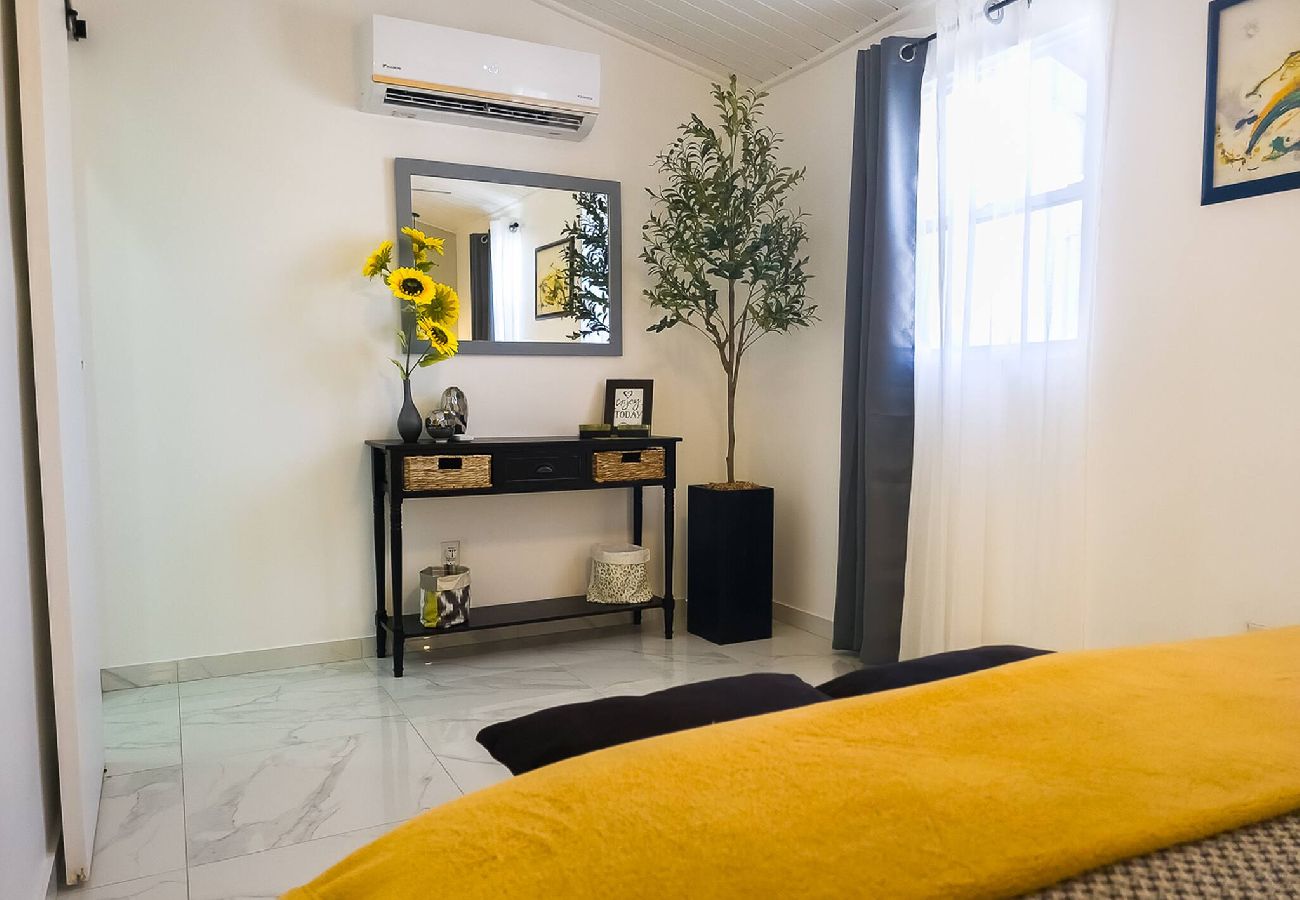 Villa in Jolly Harbour - Lazy Gecko Stylish with spacious deck