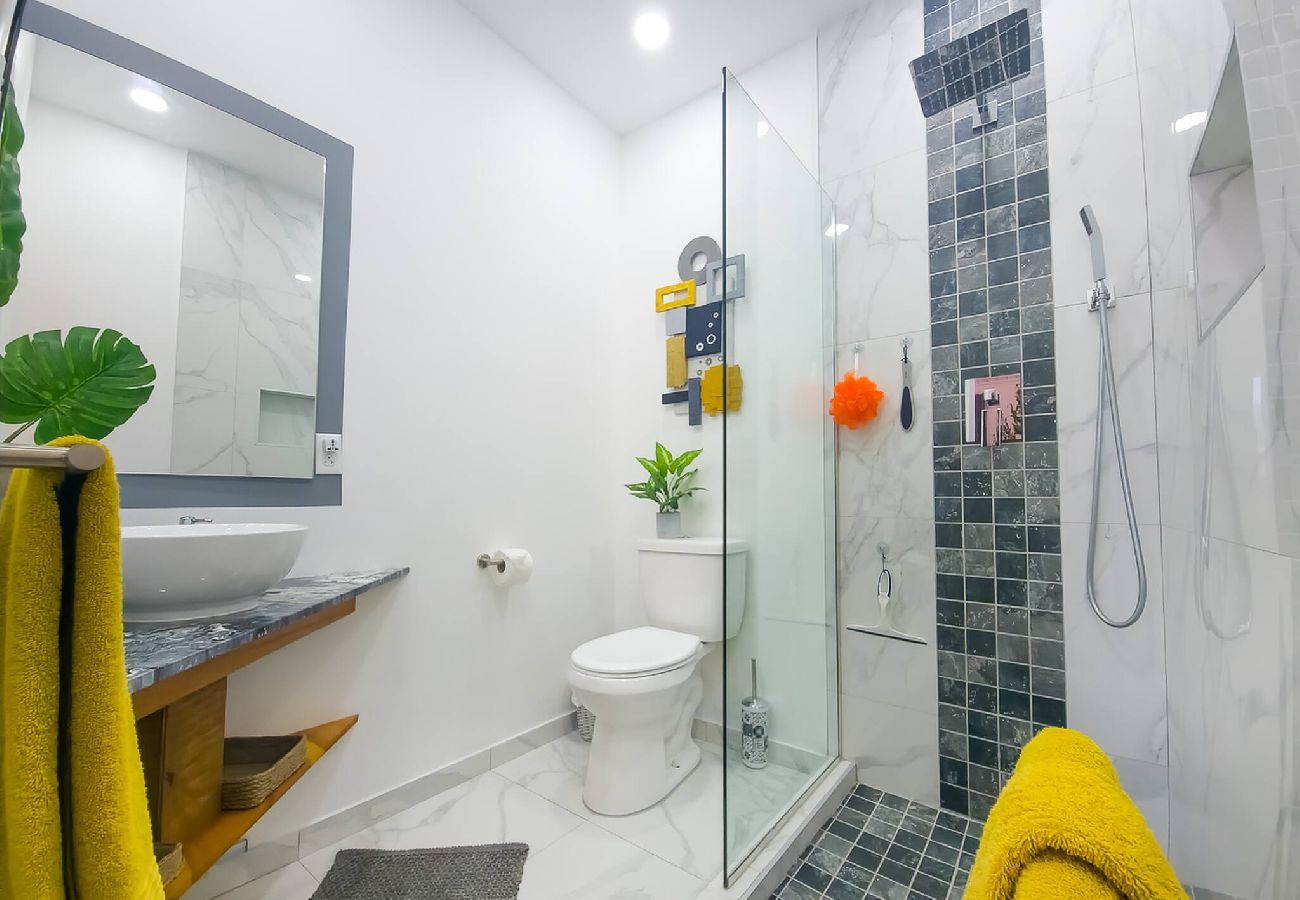 Villa in Jolly Harbour - Lazy Gecko Stylish with spacious deck