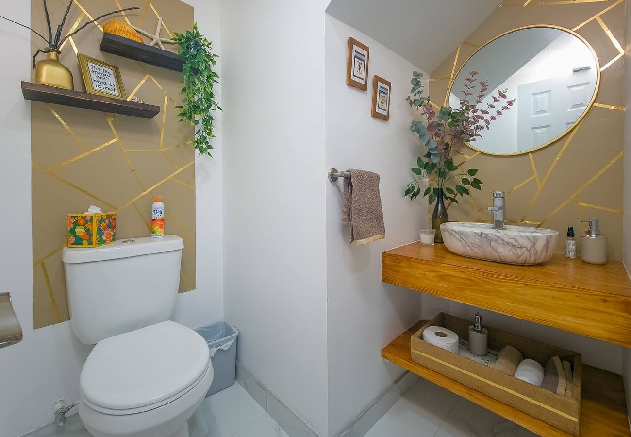 Villa in Jolly Harbour - Lazy Gecko Stylish with spacious deck
