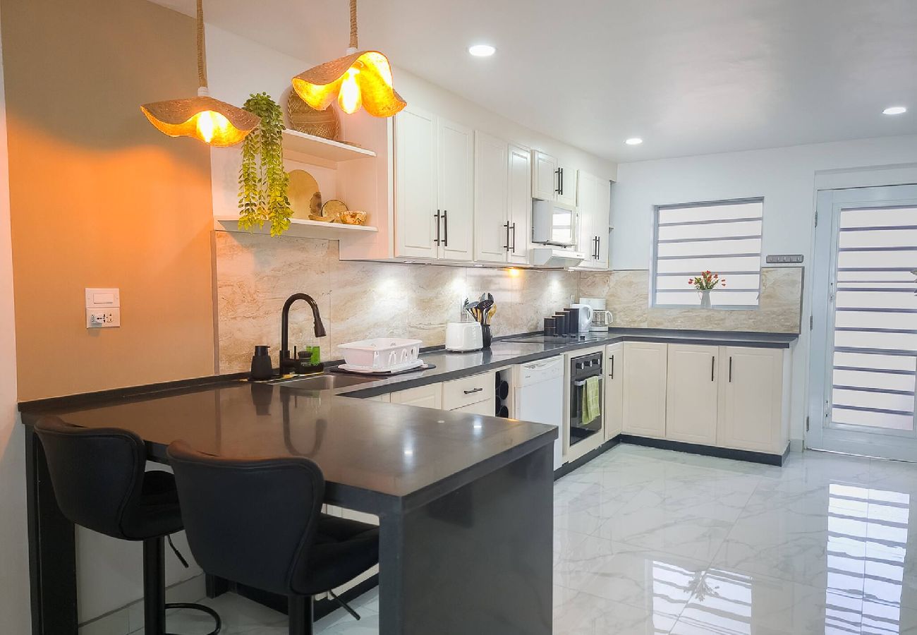 Villa in Jolly Harbour - Lazy Gecko Stylish with spacious deck