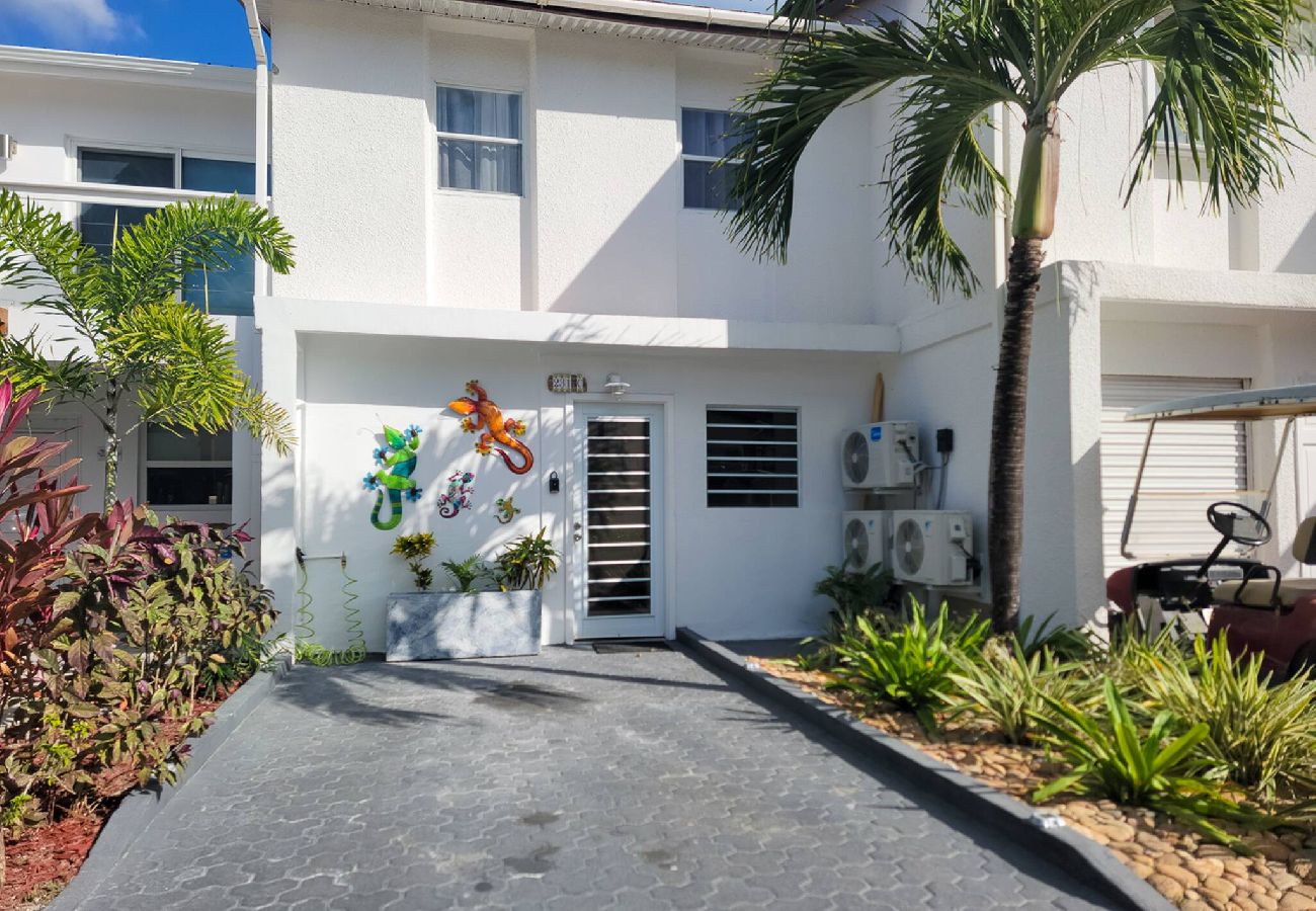 Villa in Jolly Harbour - Lazy Gecko Stylish with spacious deck