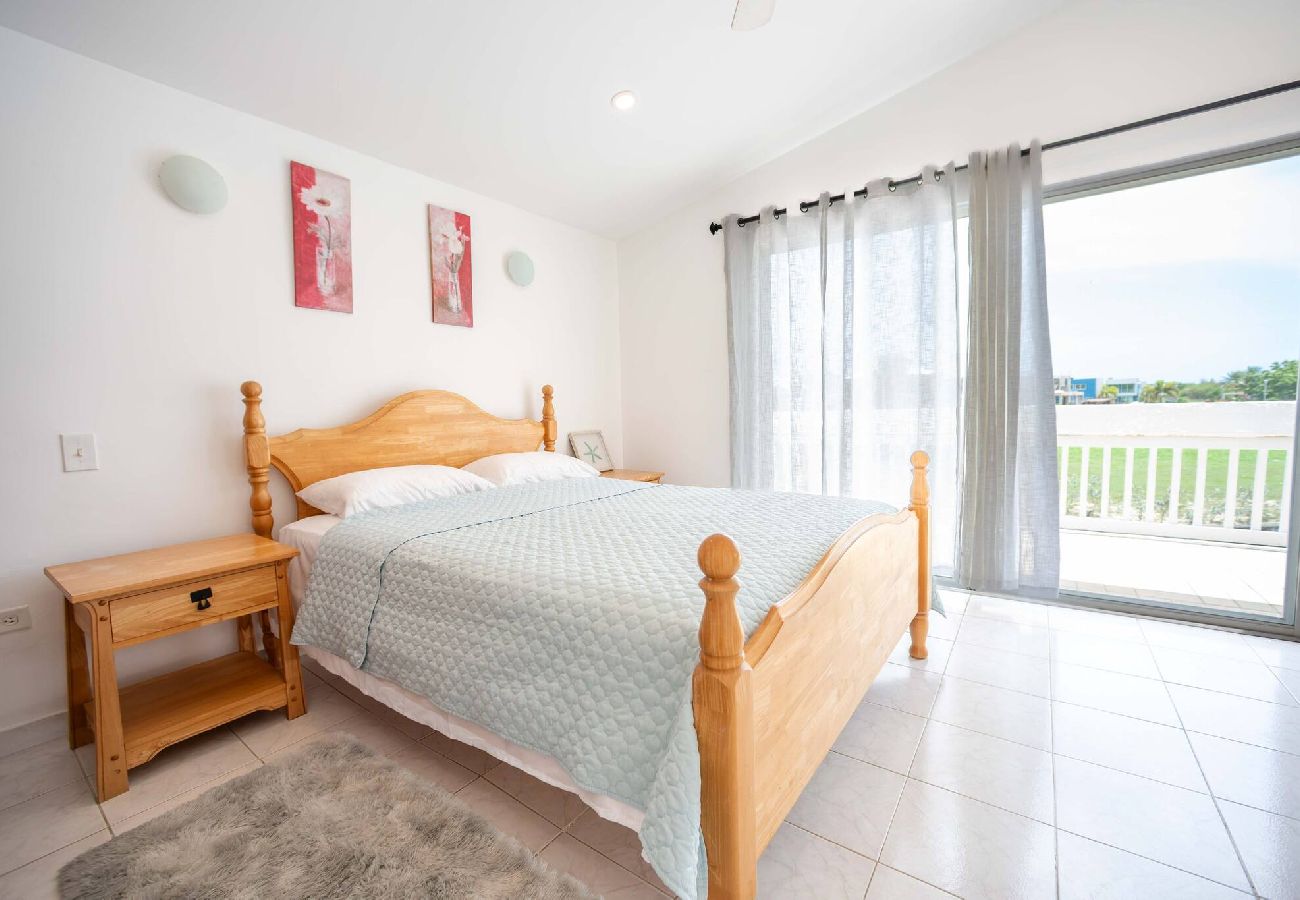 Villa in Jolly Harbour - The Harbour Nest 2BR Sleeps 4