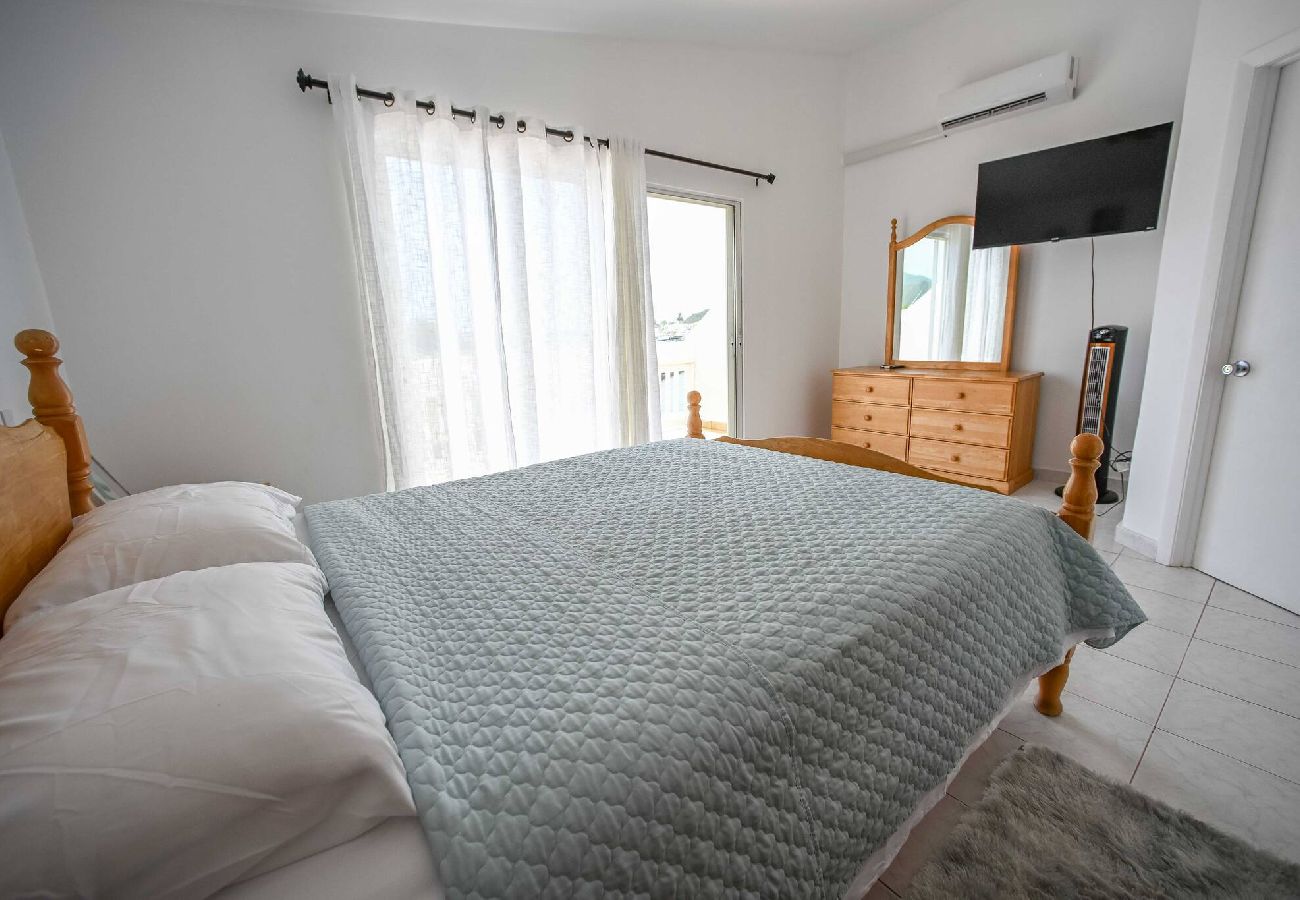 Villa in Jolly Harbour - The Harbour Nest 2BR Sleeps 4