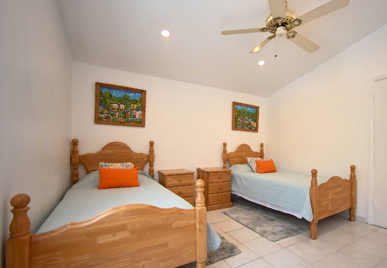 Villa in Jolly Harbour - The Harbour Nest 2BR Sleeps 4