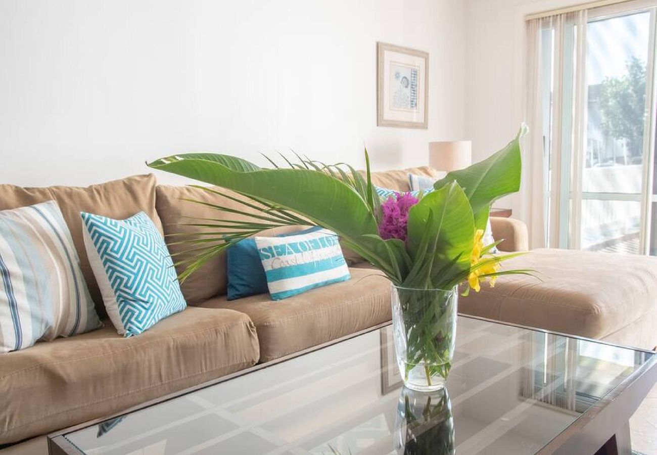 Villa in Jolly Harbour - Hidden Pearl Spacious Villa Near Best Beaches