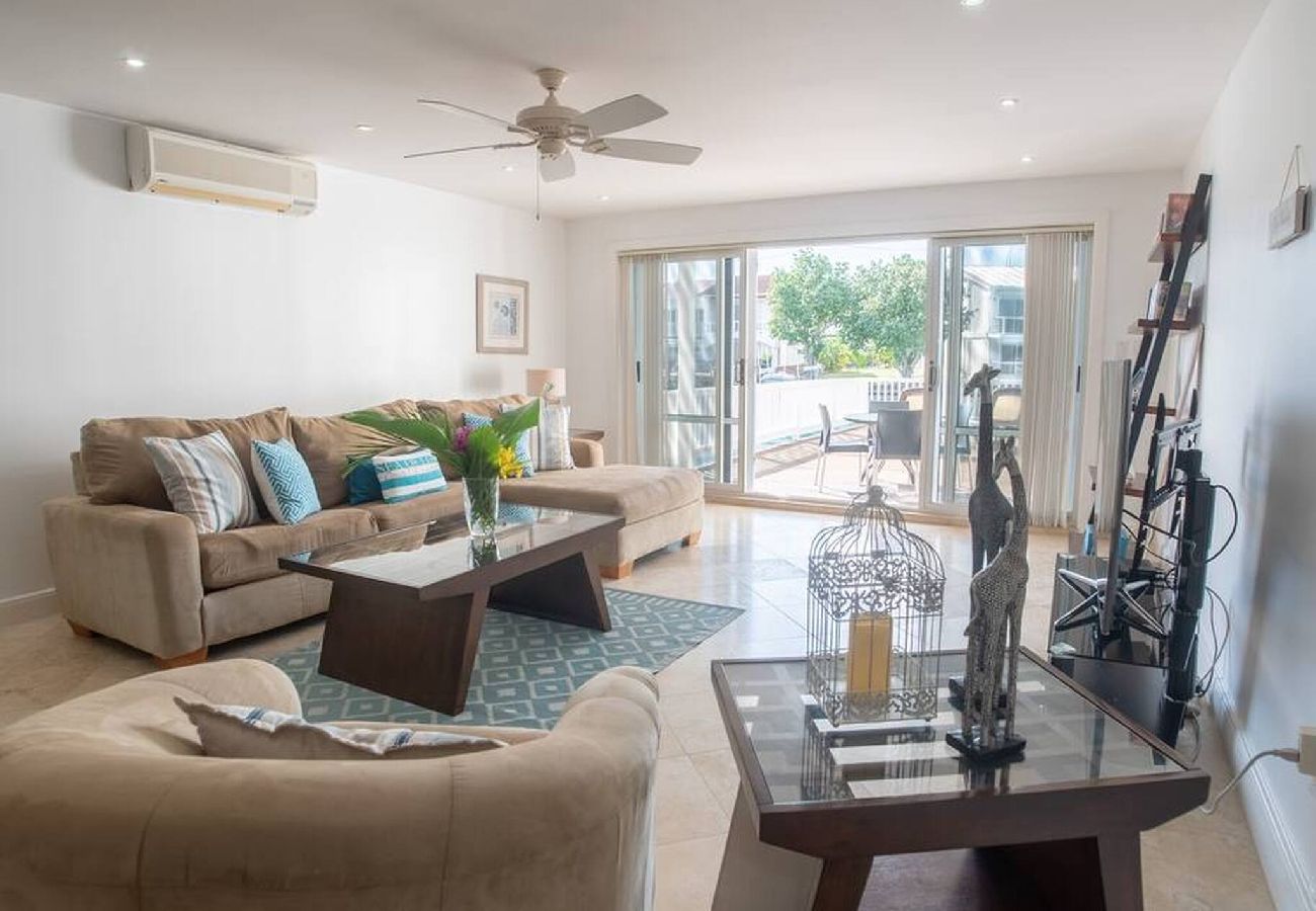 Villa in Jolly Harbour - Hidden Pearl Spacious Villa Near Best Beaches