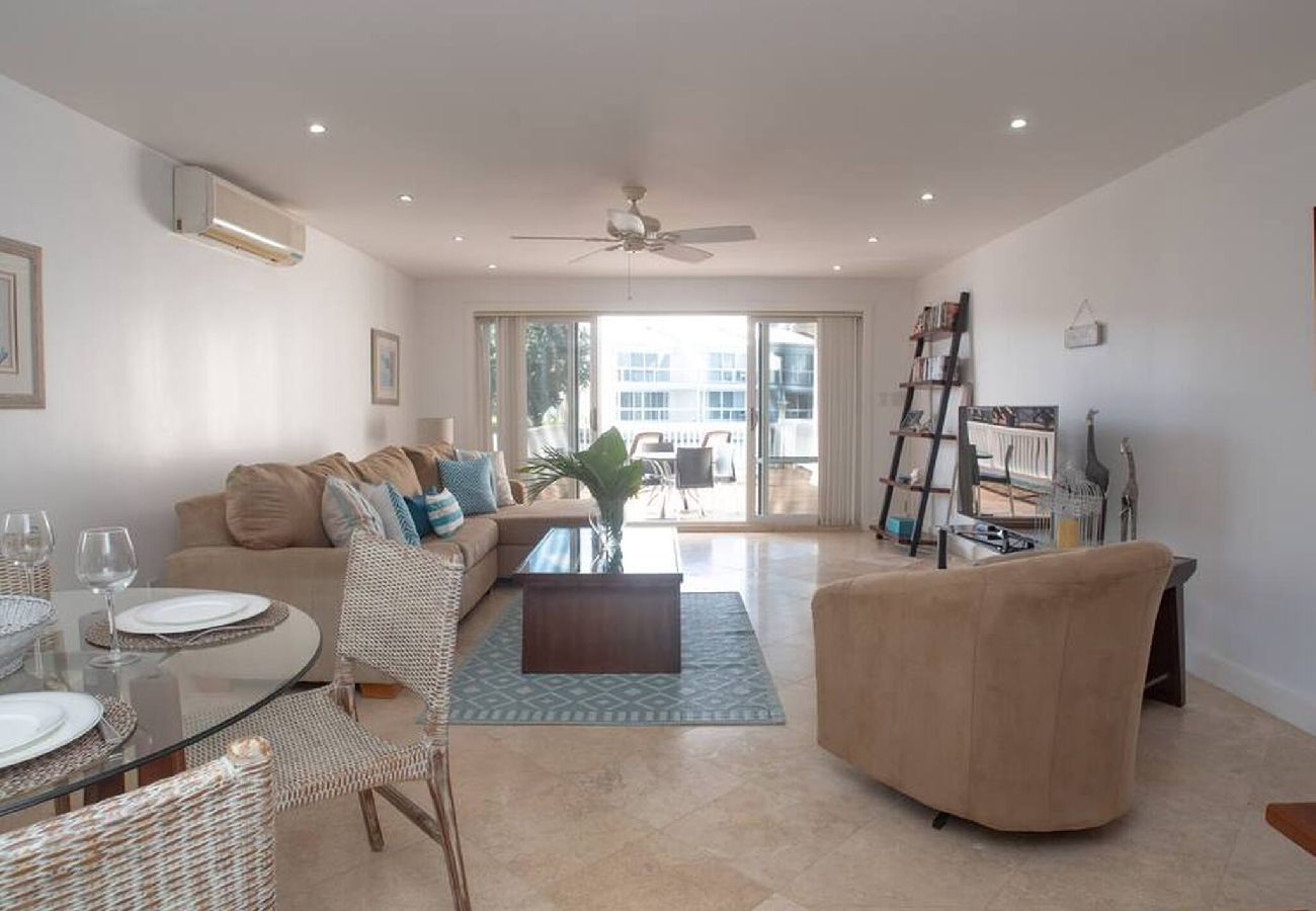 Villa in Jolly Harbour - Hidden Pearl Spacious Villa Near Best Beaches