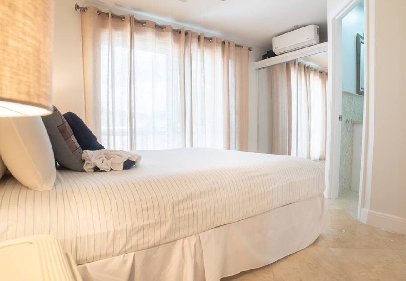 Villa in Jolly Harbour - Hidden Pearl Spacious Villa Near Best Beaches