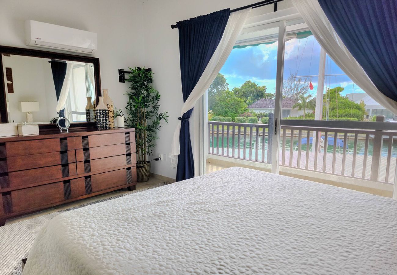 Villa in Jolly Harbour - Villa Mali in Jolly Harbour