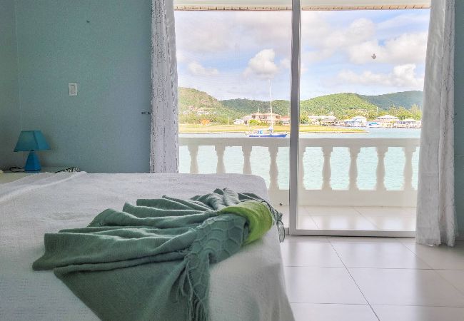 Villa in Jolly Harbour - Waterfront Luxury Retreat: 2-Bed Villa Sea Life