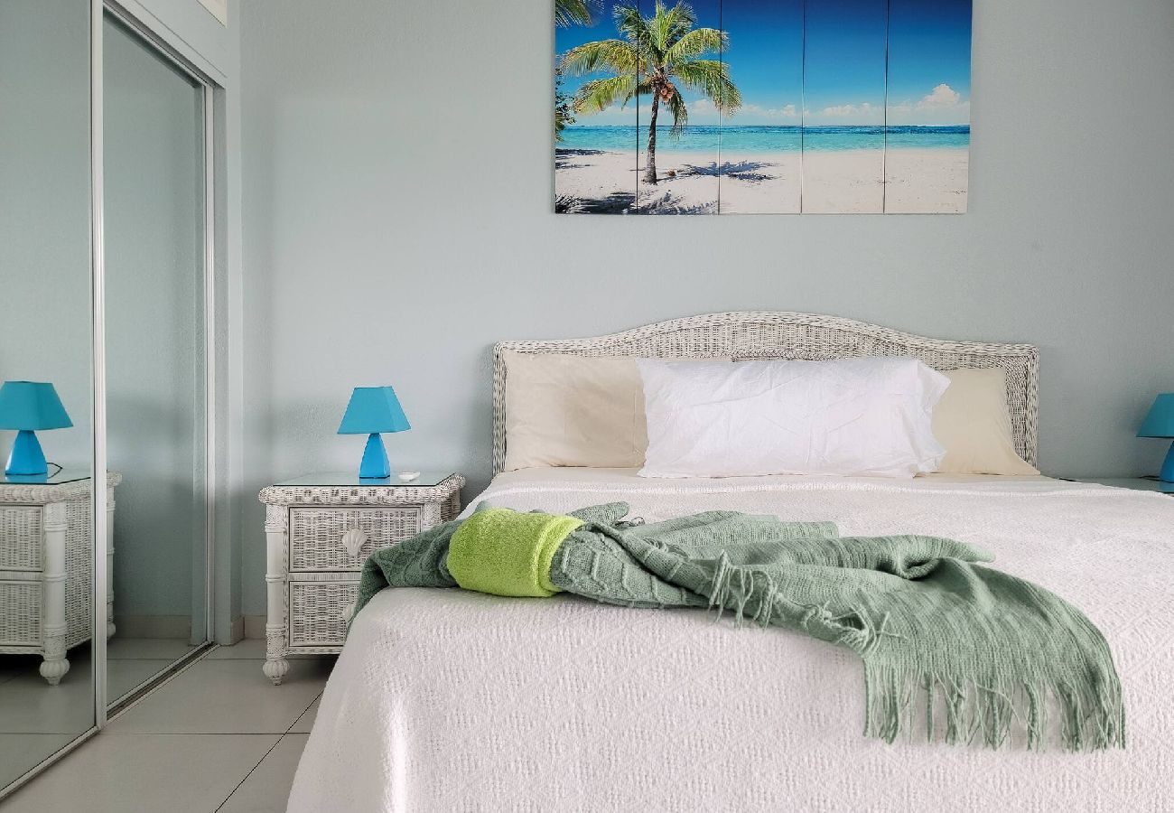 Villa in Jolly Harbour - Waterfront Luxury Retreat: 2-Bed Villa Sea Life