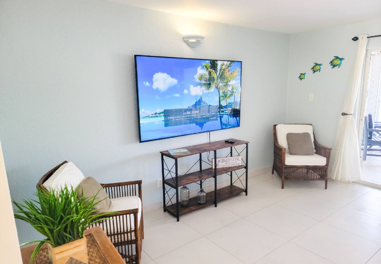 Villa in Jolly Harbour - Waterfront Luxury Retreat: 2-Bed Villa Sea Life