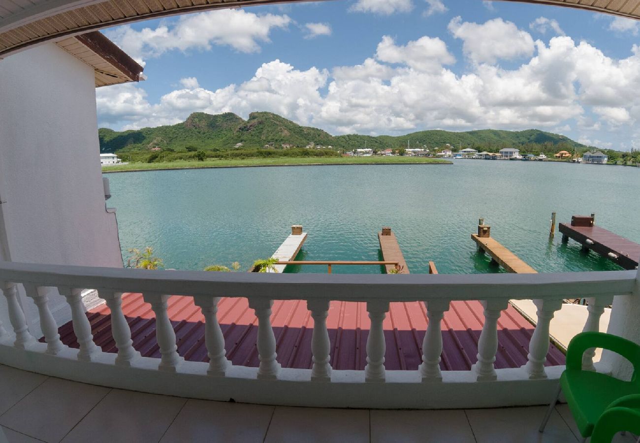 Villa in Jolly Harbour - Waterfront Luxury Retreat: 2-Bed Villa Sea Life