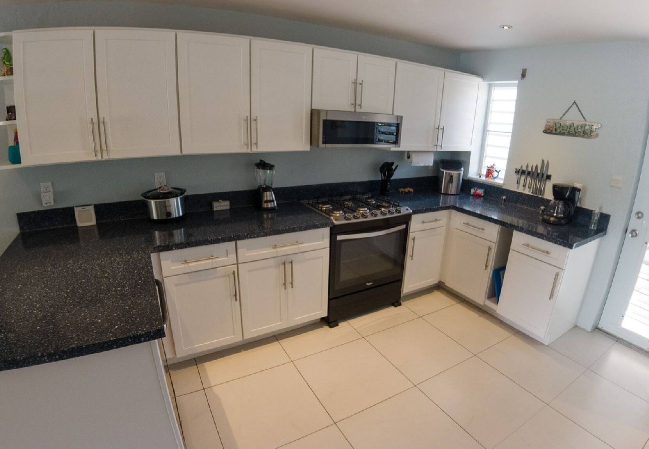 Villa in Jolly Harbour - Waterfront Luxury Retreat: 2-Bed Villa Sea Life