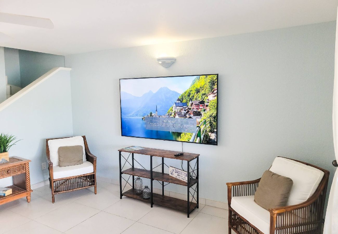 Villa in Jolly Harbour - Waterfront Luxury Retreat: 2-Bed Villa Sea Life