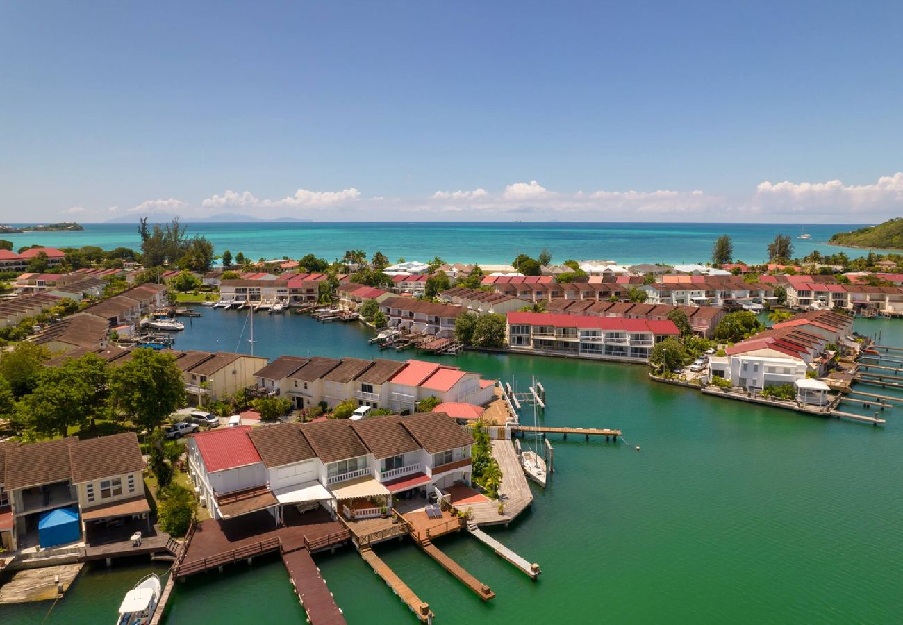 Villa in Jolly Harbour - Waterfront Luxury Retreat: 2-Bed Villa Sea Life