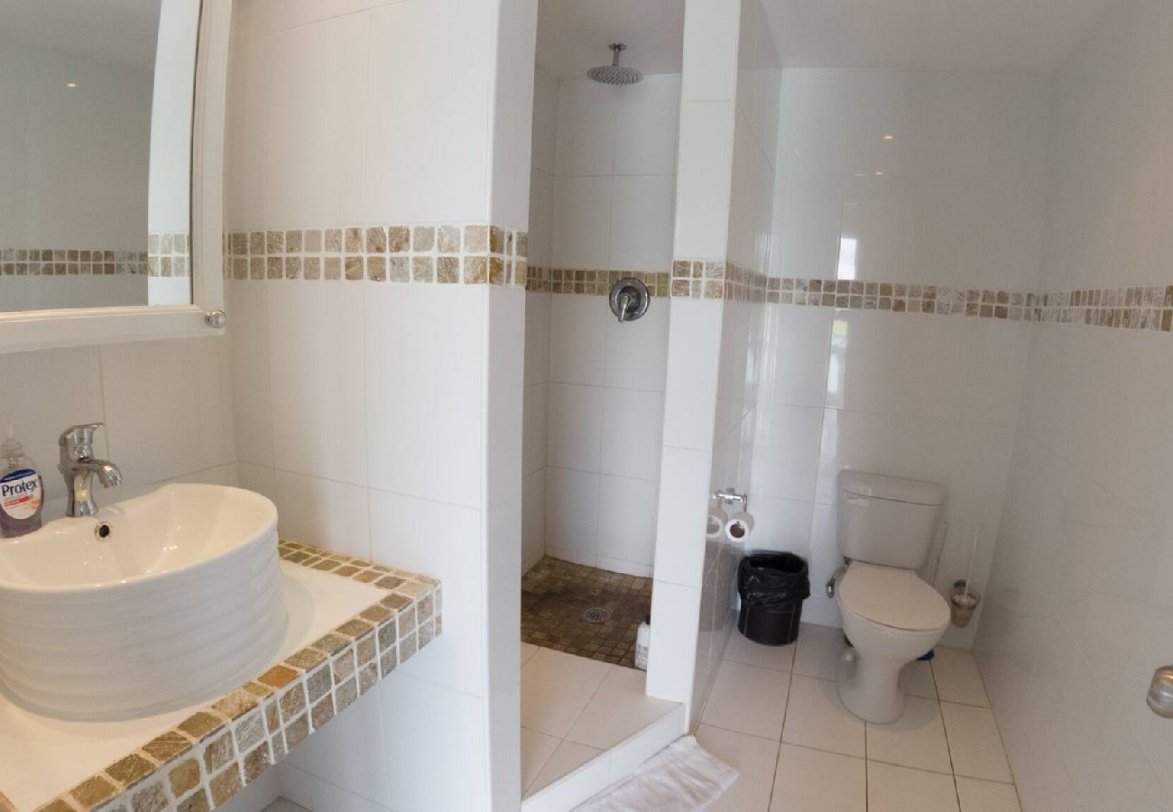 Villa in Jolly Harbour - Waterfront Luxury Retreat: 2-Bed Villa Sea Life