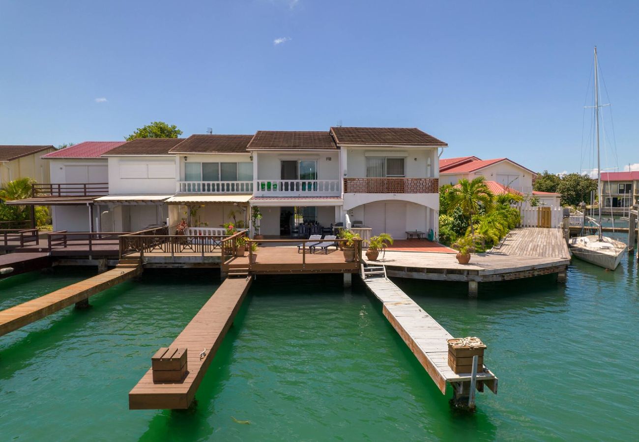 Villa in Jolly Harbour - Waterfront Luxury Retreat: 2-Bed Villa Sea Life